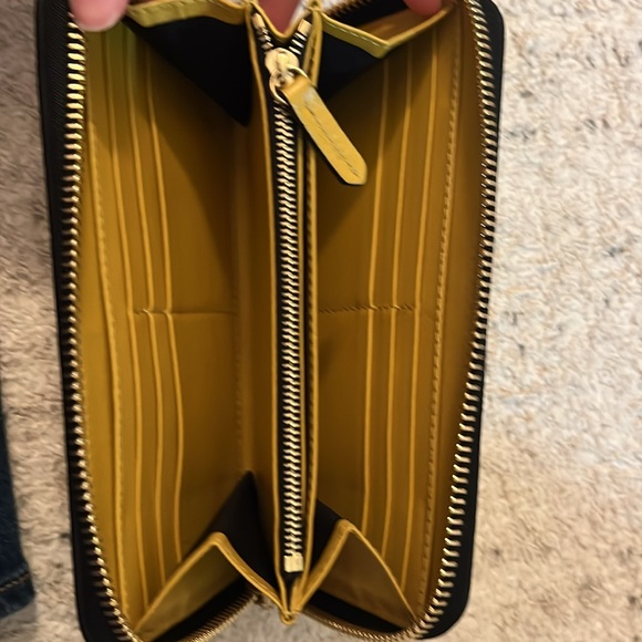 Yellow Burberry Wallet Brand new - Picture 2 of 3